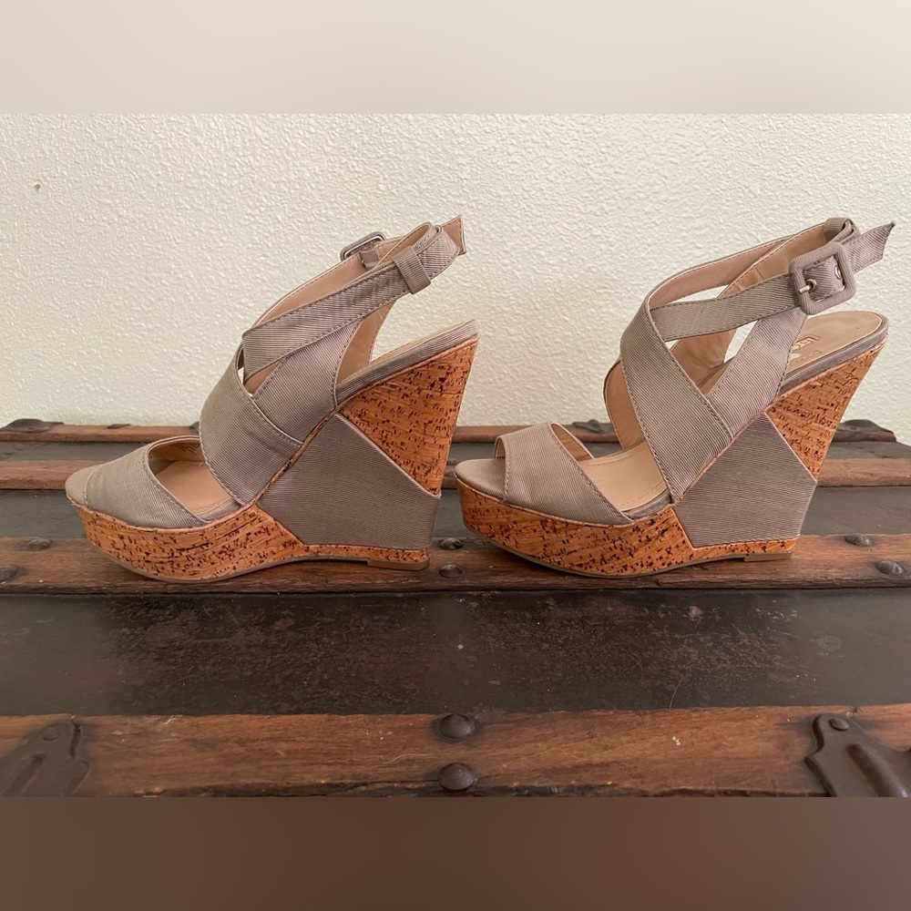 BCBGeneration wedge platform peep toe she’s size 5.5 5 1/2 ~
